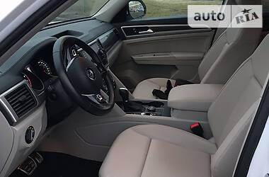 Позашляховик / Кросовер Volkswagen Atlas 2017 в 