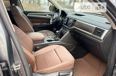 Позашляховик / Кросовер Volkswagen Atlas 2021 в 