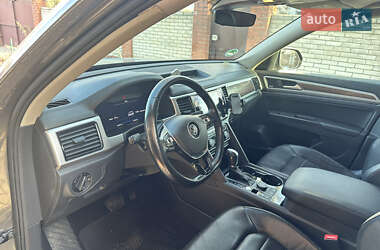 Позашляховик / Кросовер Volkswagen Atlas 2017 в 