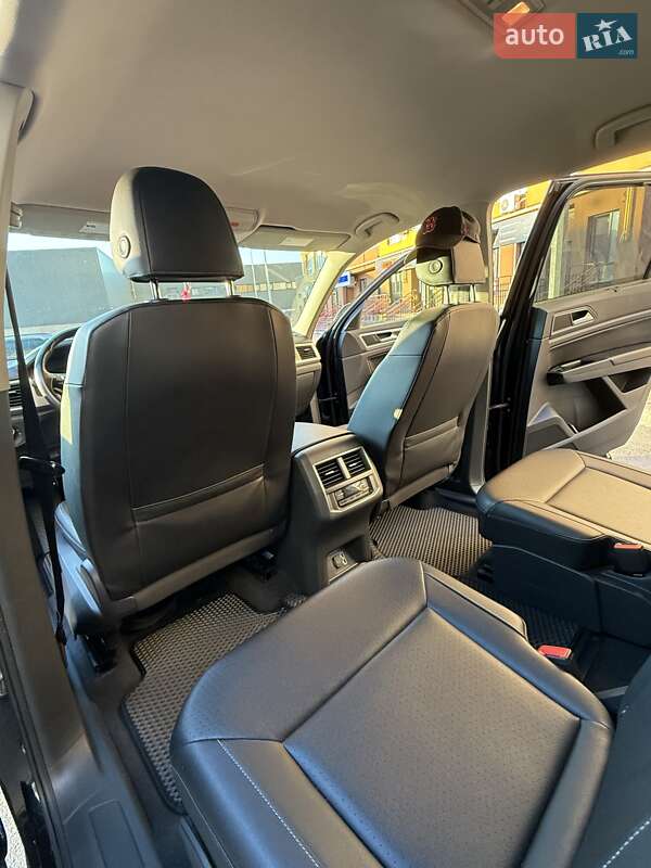 Внедорожник / Кроссовер Volkswagen Atlas 2018 в Вишневом