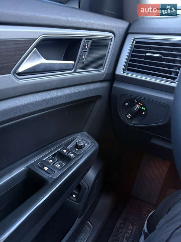 Внедорожник / Кроссовер Volkswagen Atlas 2017 в Киеве