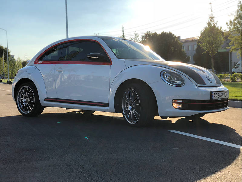 Седан Volkswagen Beetle 2015 в Киеве