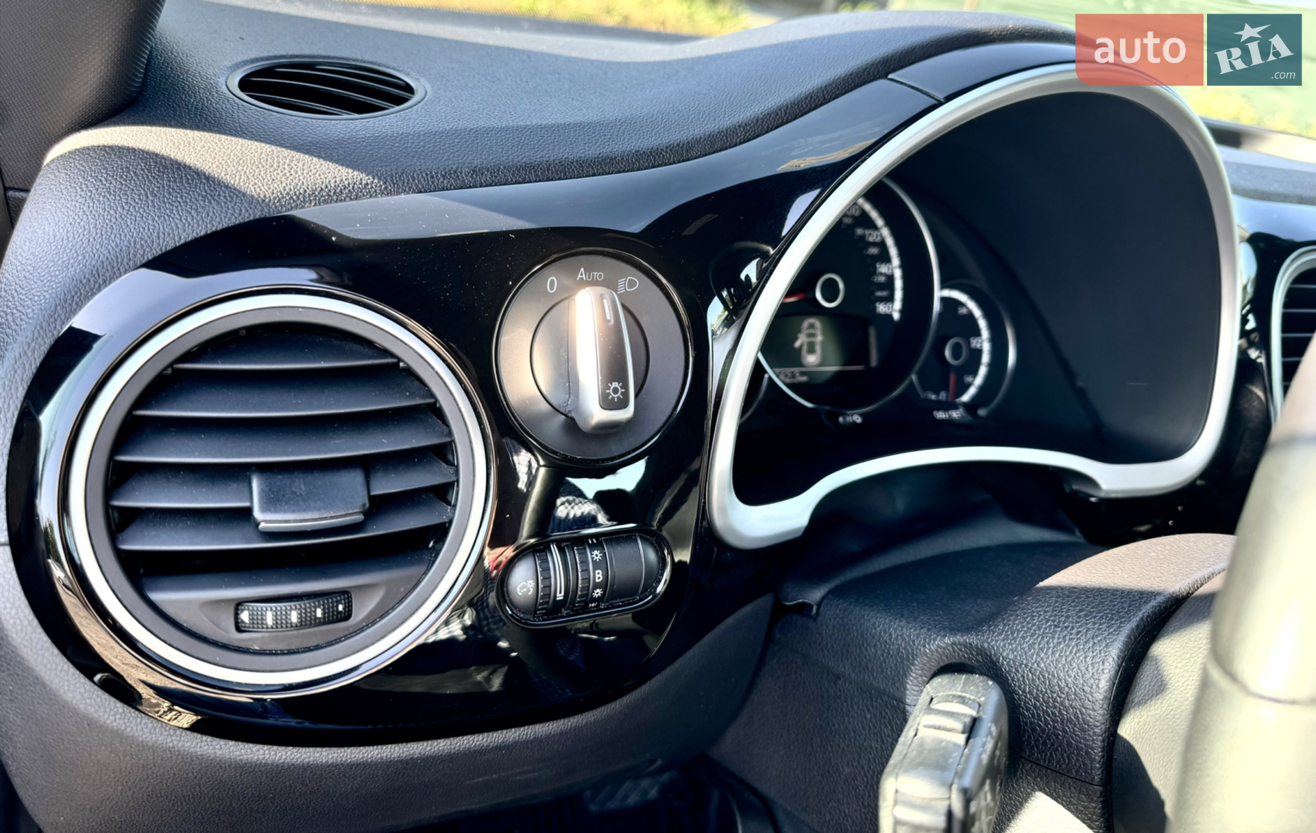 2015 Volkswagen Beetle - мініатюра 15
