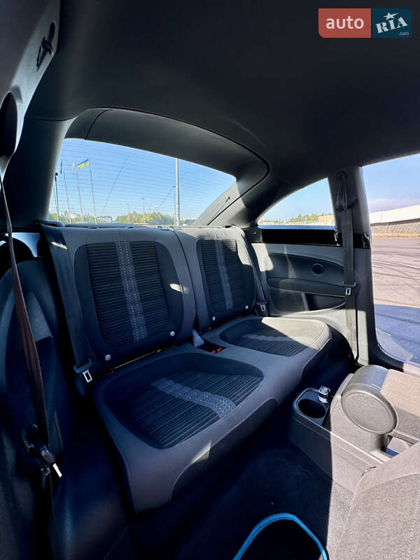 Хэтчбек Volkswagen Beetle 2012 в Львове