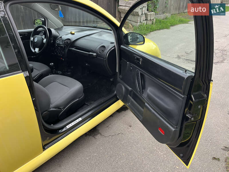 Хэтчбек Volkswagen Beetle 2002 в Киеве