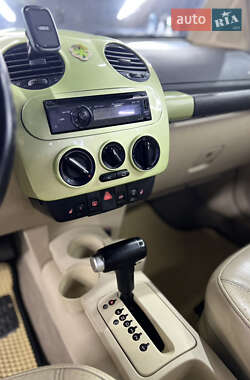 Хэтчбек Volkswagen Beetle 2000 в  фото 21 Хэтчбек Volkswagen Beetle 2000 в