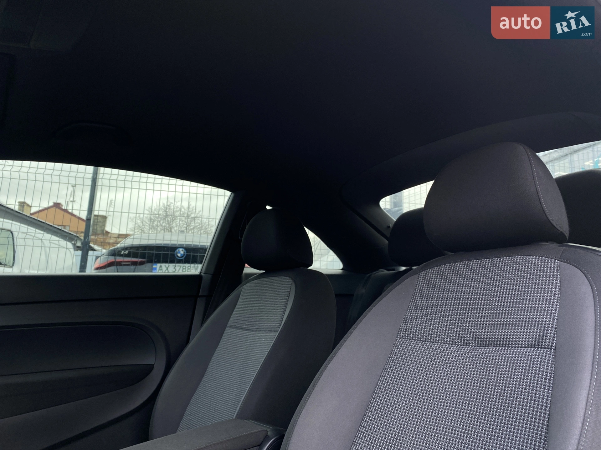 2018 Volkswagen Beetle - мініатюра 31