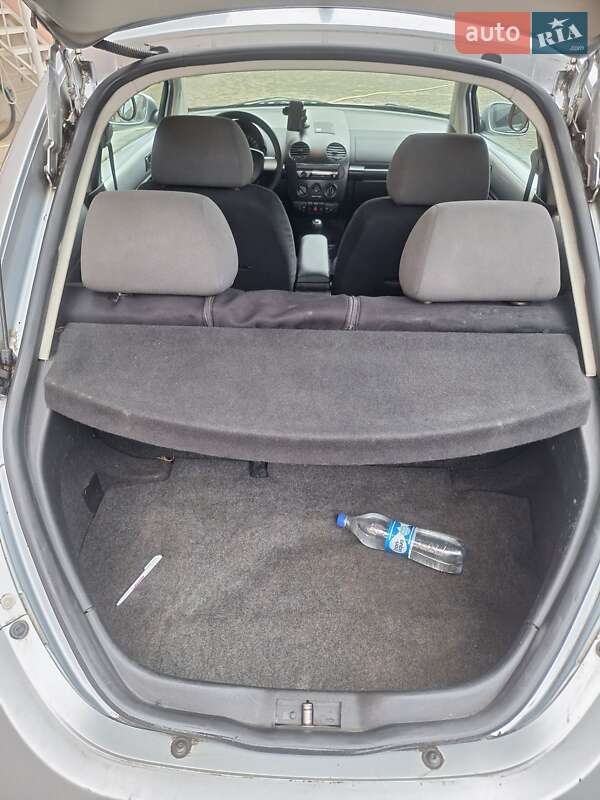 Хетчбек Volkswagen Beetle 2002 в Ужгороді