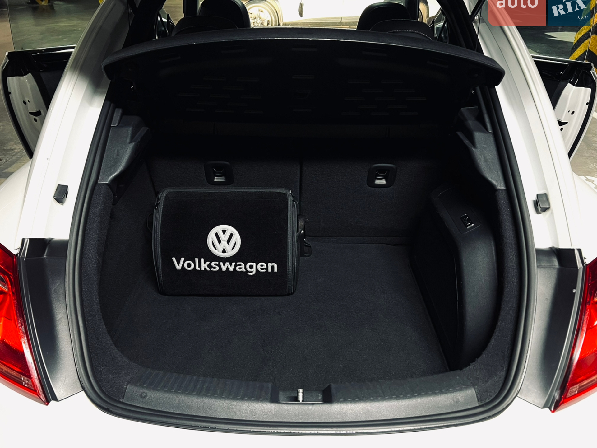 2014 Volkswagen Beetle - мініатюра 12