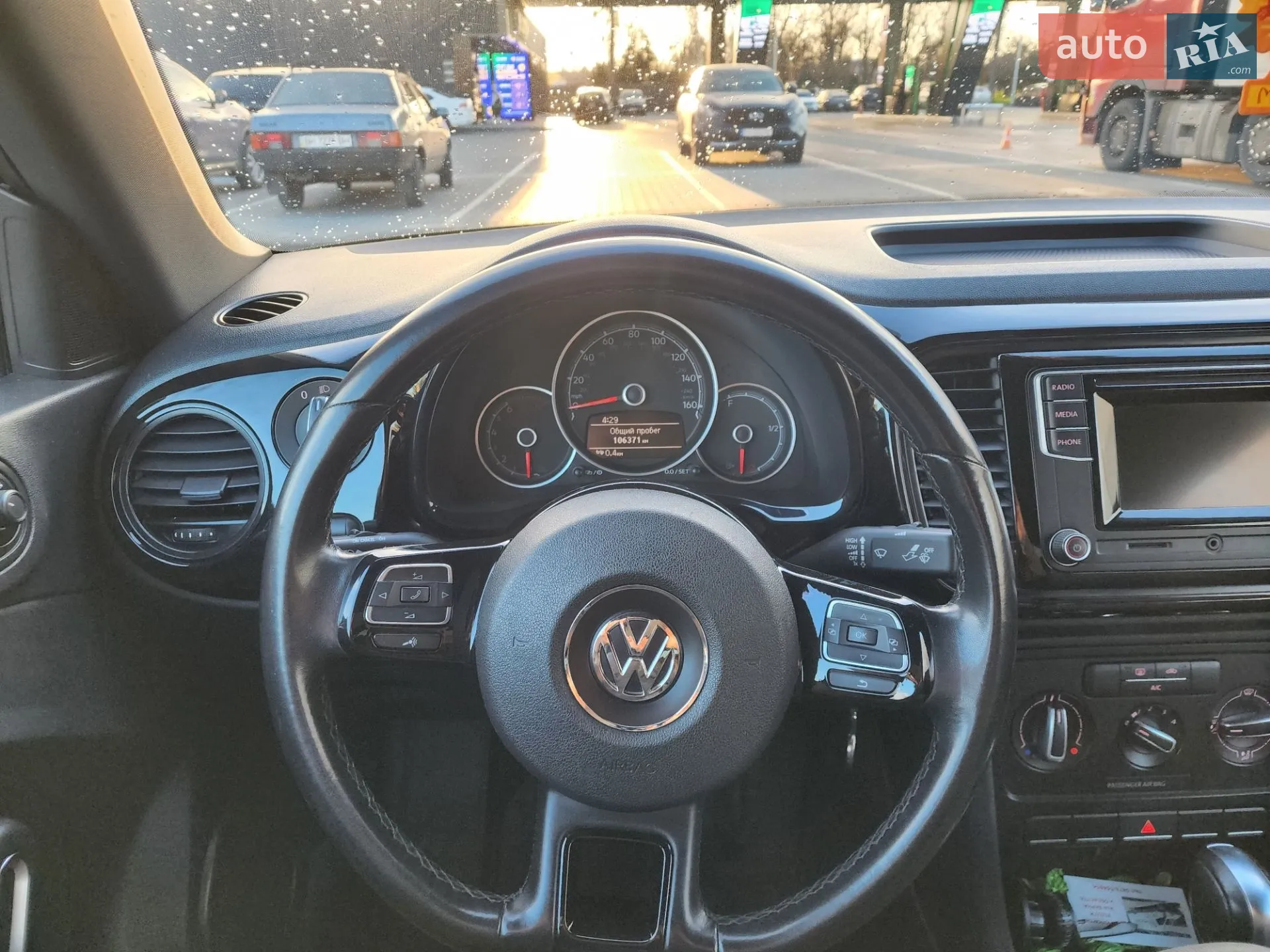 2017 Volkswagen Beetle - мініатюра 29