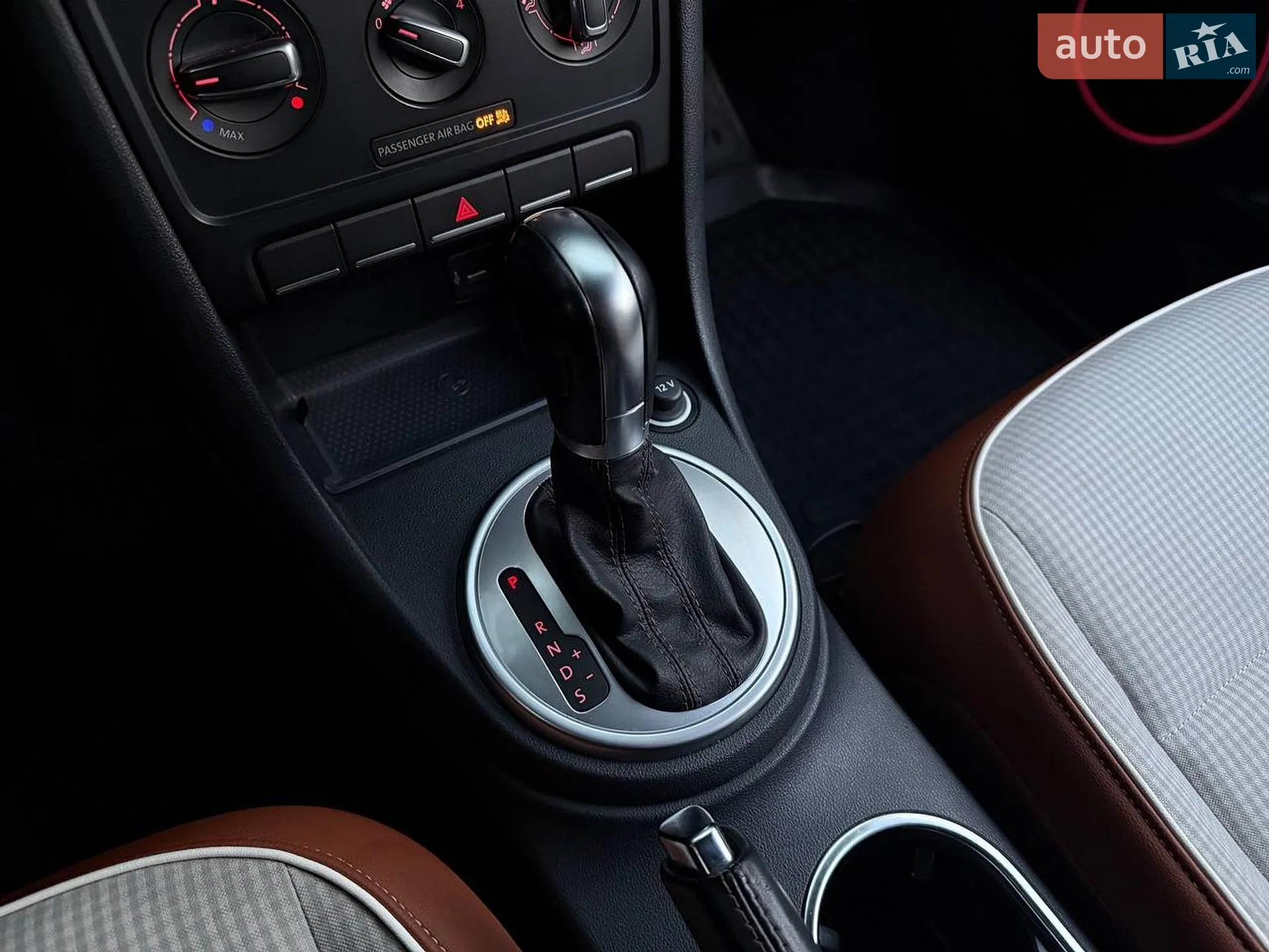 2016 Volkswagen Beetle - мініатюра 21