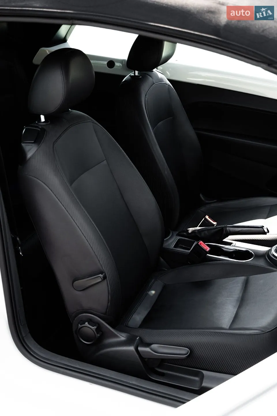 2013 Volkswagen Beetle - мініатюра 41