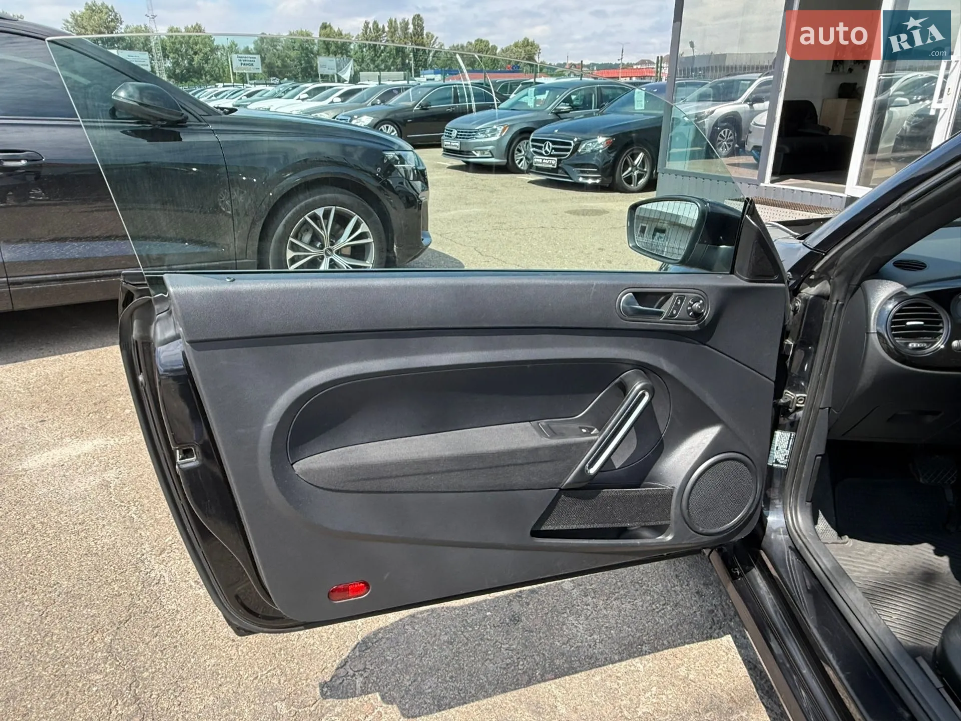 2017 Volkswagen Beetle - мініатюра 14