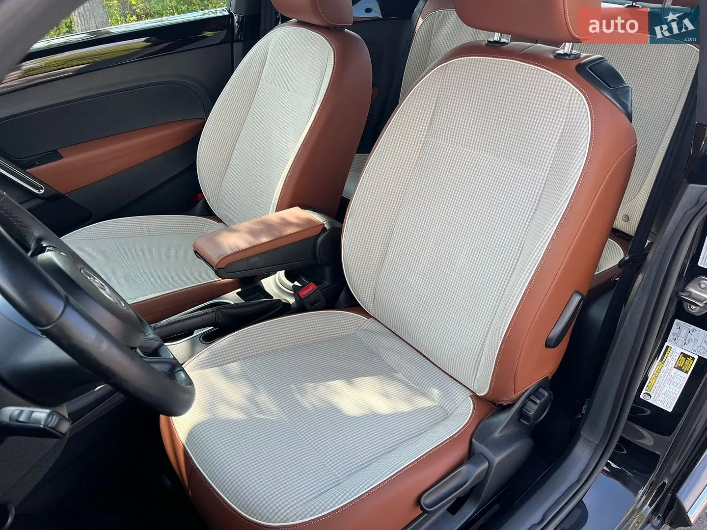 2014 Volkswagen Beetle - мініатюра 28