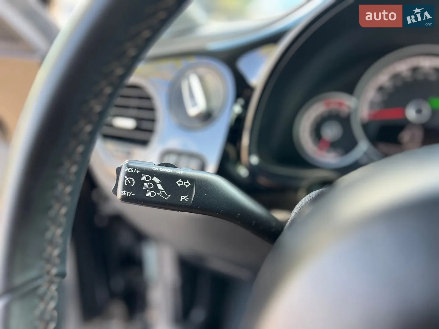 2014 Volkswagen Beetle - мініатюра 31