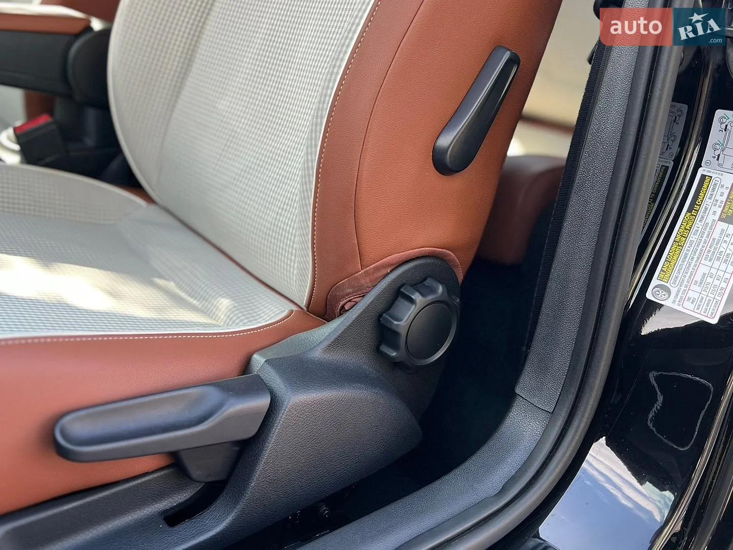 2014 Volkswagen Beetle - мініатюра 26
