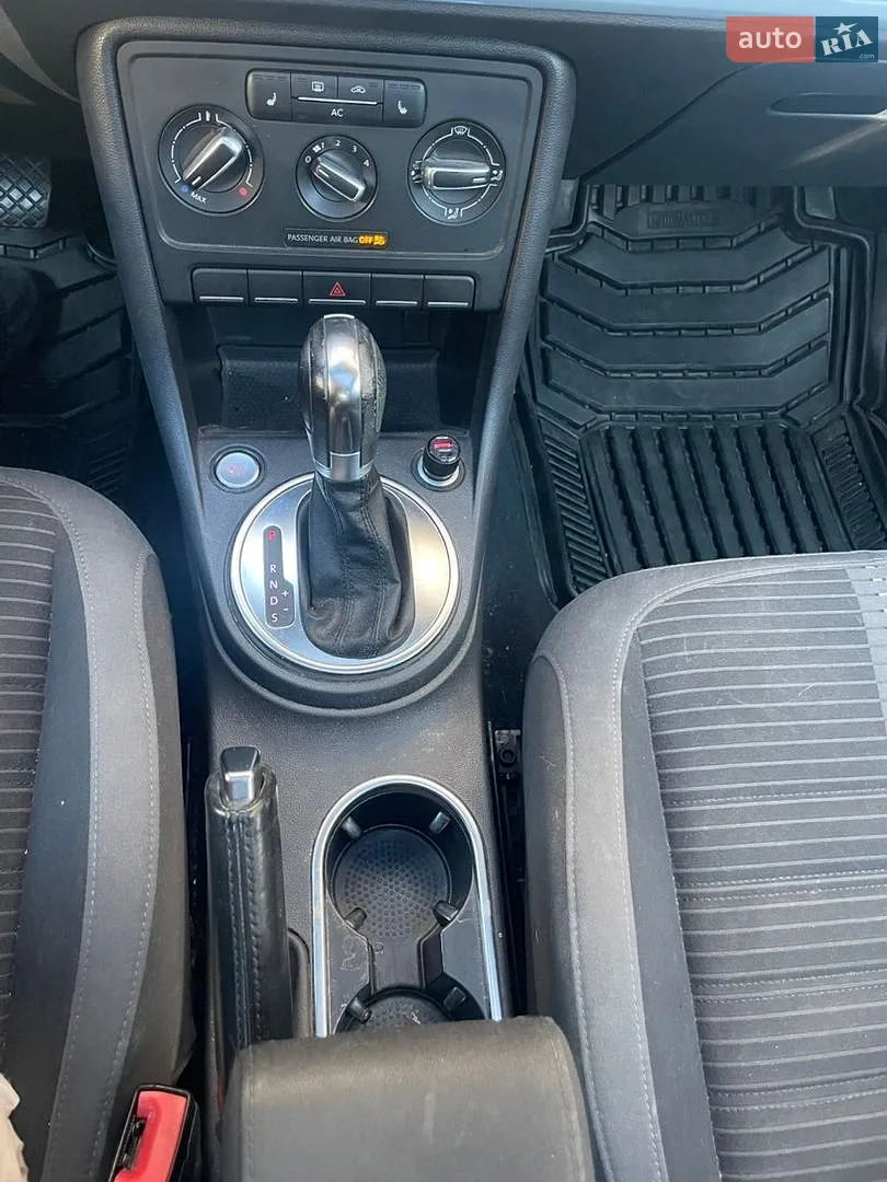 2012 Volkswagen Beetle - мініатюра 11