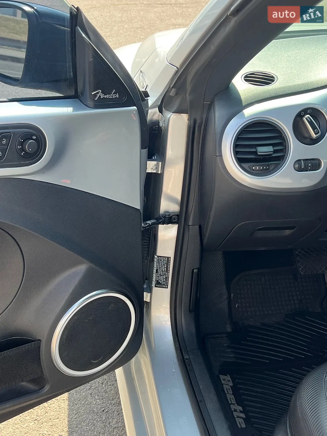 2013 Volkswagen Beetle - мініатюра 21