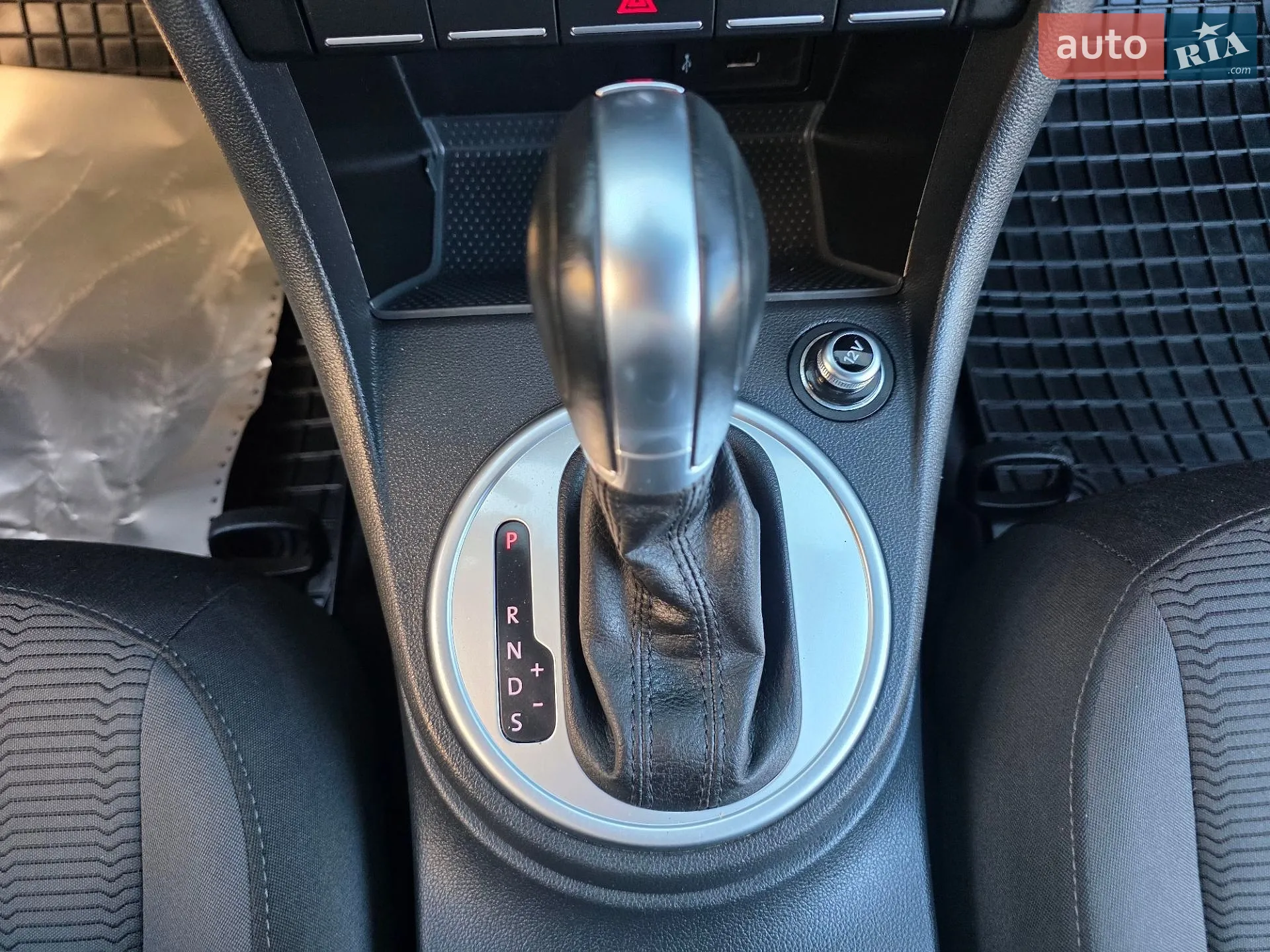 2016 Volkswagen Beetle - мініатюра 40