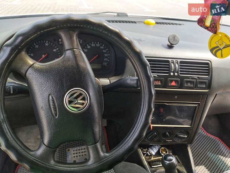 Седан Volkswagen Bora 2000 в Тячеві