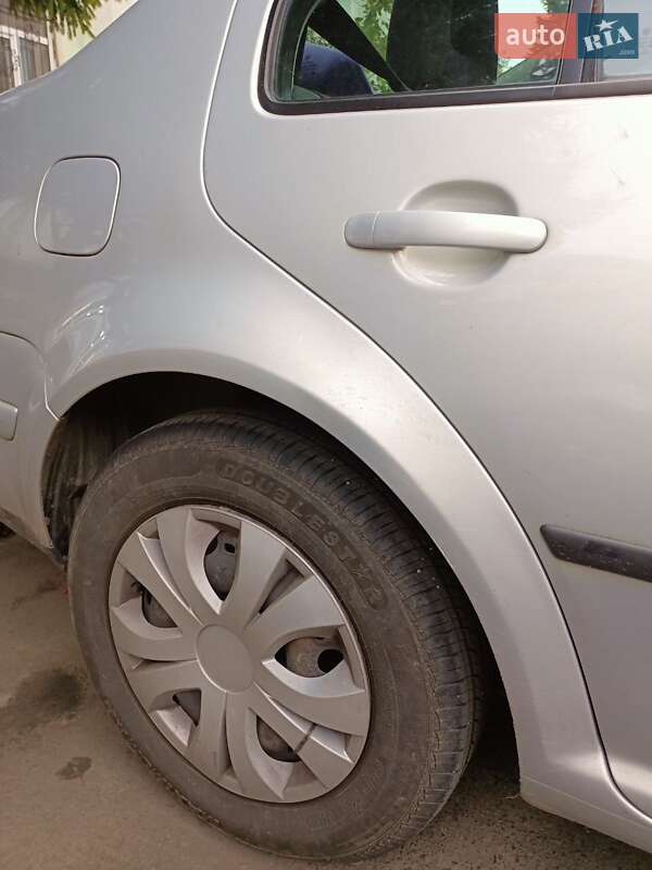 Седан Volkswagen Bora 1999 в Ровно