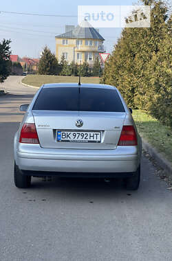 Седан Volkswagen Bora 2002 в Ровно