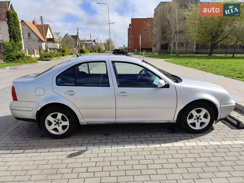 Седан Volkswagen Bora 2002 в 