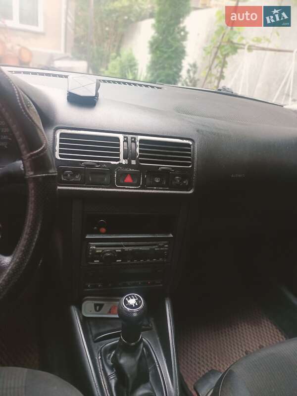 Седан Volkswagen Bora 2005 в Нововолинську
