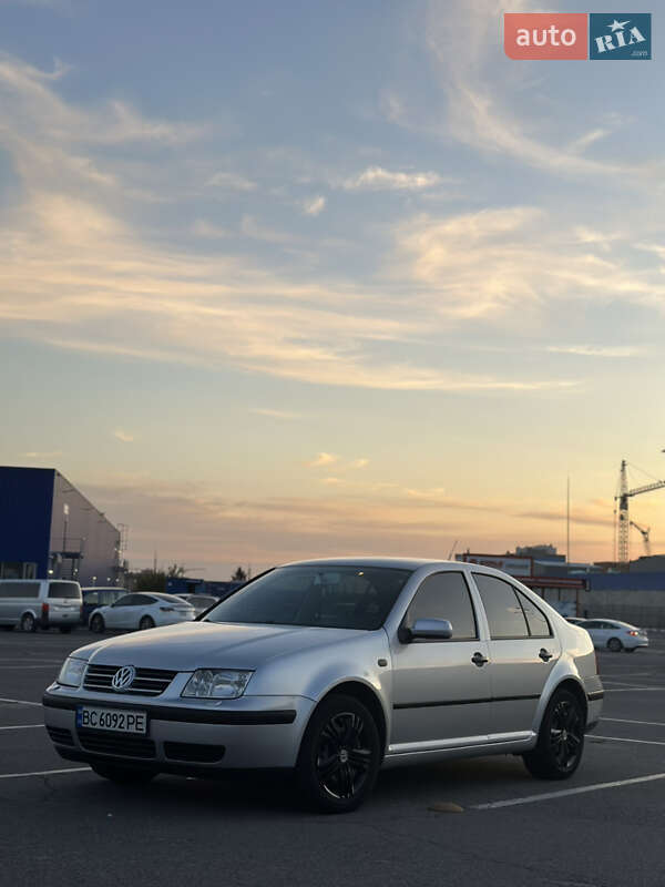 Седан Volkswagen Bora 2000 в Самборе