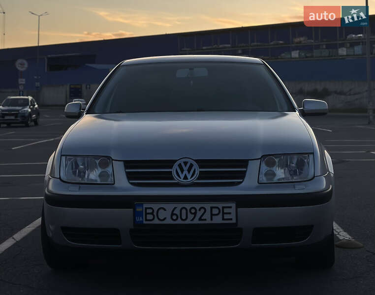 Седан Volkswagen Bora 2000 в Самборе