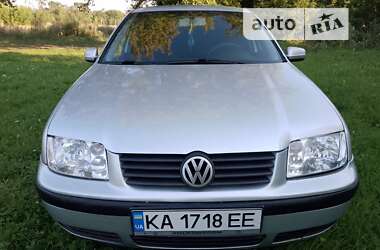 Седан Volkswagen Bora 2001 в Остроге