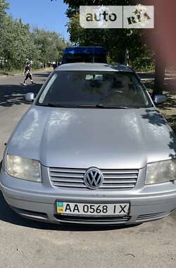 Седан Volkswagen Bora 2004 в Киеве