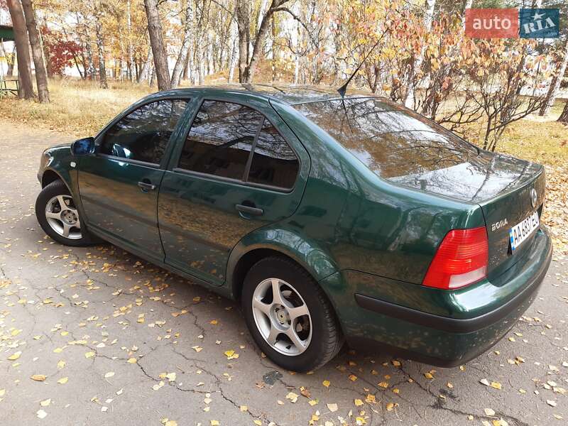 Седан Volkswagen Bora 2000 в 