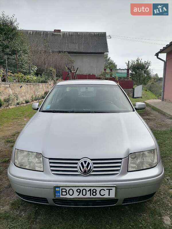 Седан Volkswagen Bora 2003 в Бучаче
