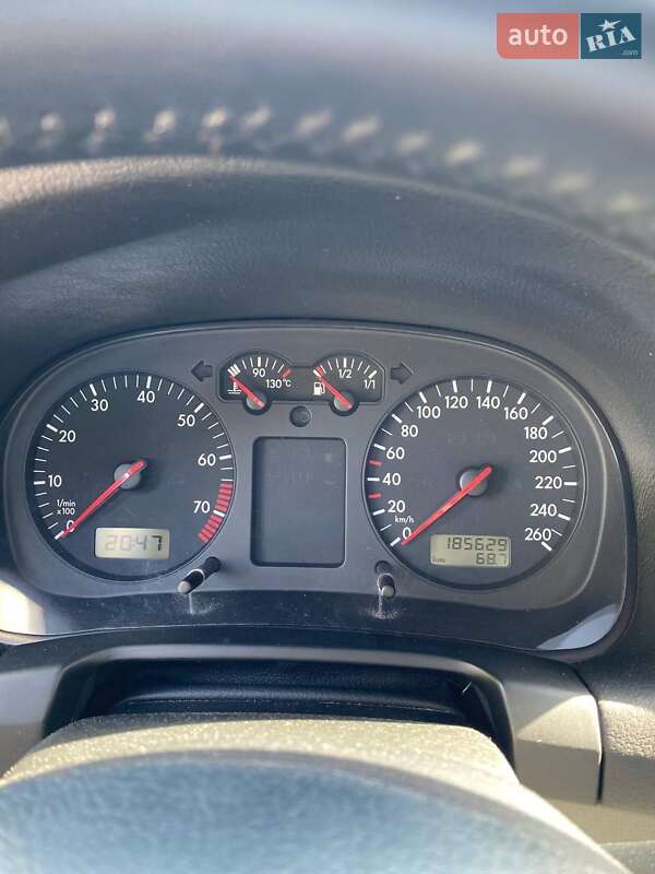 Седан Volkswagen Bora 1999 в Любомлі