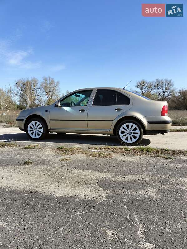 Седан Volkswagen Bora 2001 в 