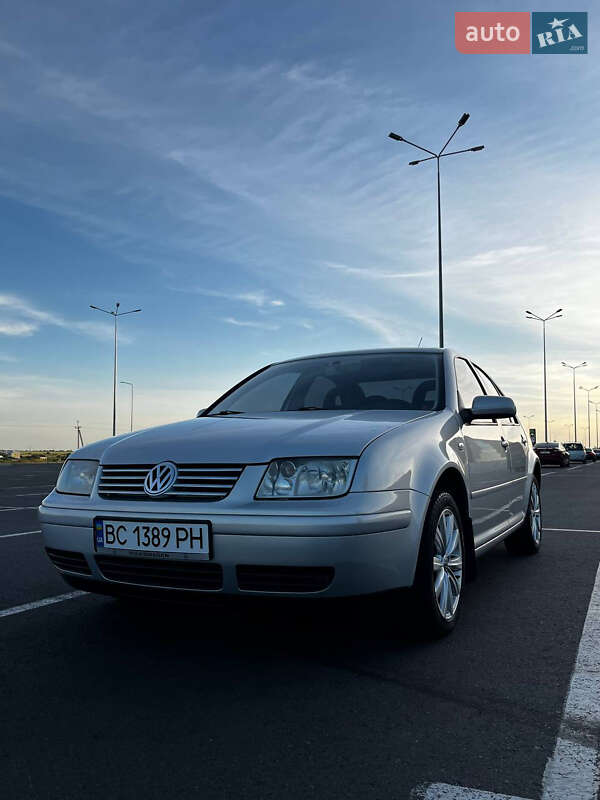 Седан Volkswagen Bora 2000 в 