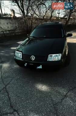 Седан Volkswagen Bora 1999 в 
