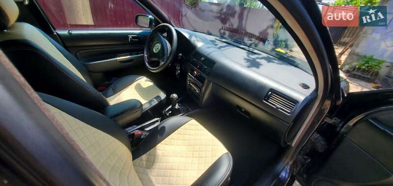 Седан Volkswagen Bora 2003 в Великій Михайлівці