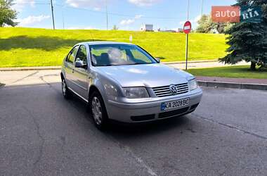 Седан Volkswagen Bora 2002 в Киеве