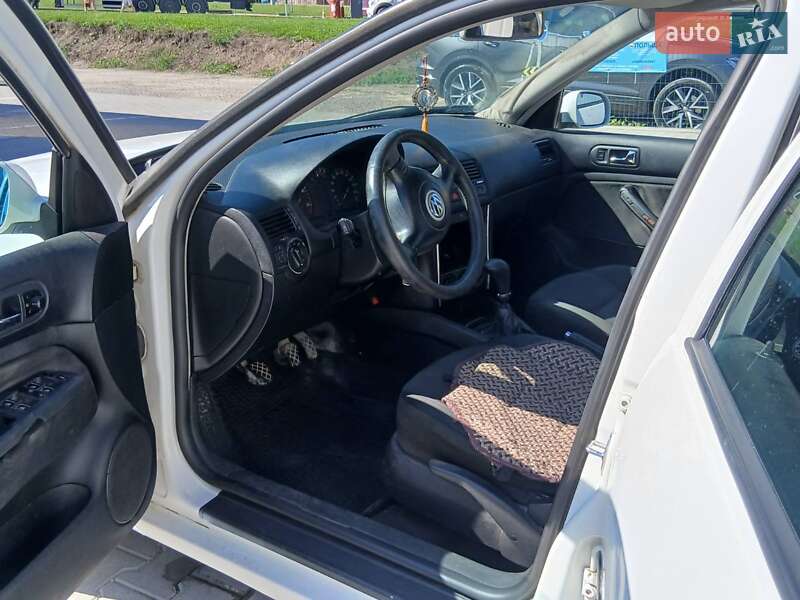 Седан Volkswagen Bora 2000 в Монастыриске