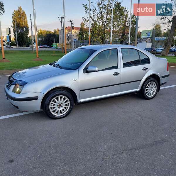 Седан Volkswagen Bora 2003 в Киеве