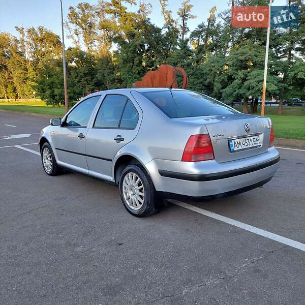 Седан Volkswagen Bora 2003 в Киеве