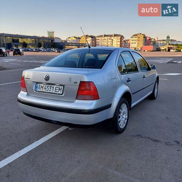 Седан Volkswagen Bora 2003 в Киеве