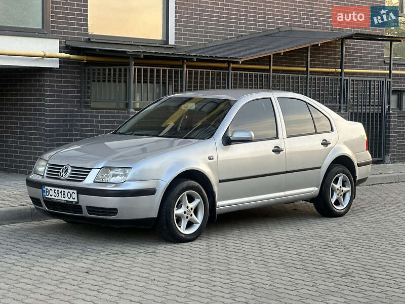 Седан Volkswagen Bora 2003 в Жовкві