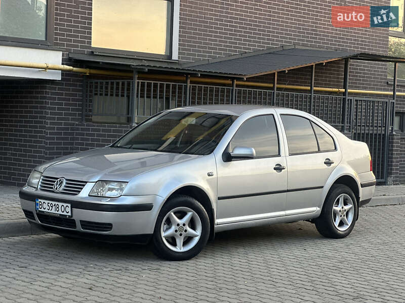 Седан Volkswagen Bora 2003 в Жовкві