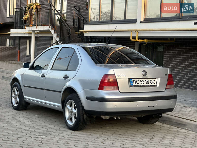 Седан Volkswagen Bora 2003 в Жовкві