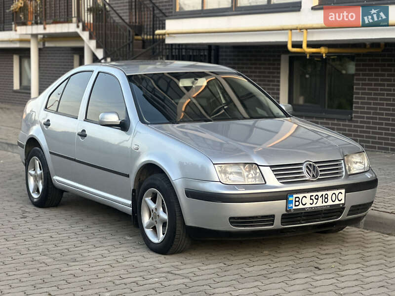 Седан Volkswagen Bora 2003 в Жовкві