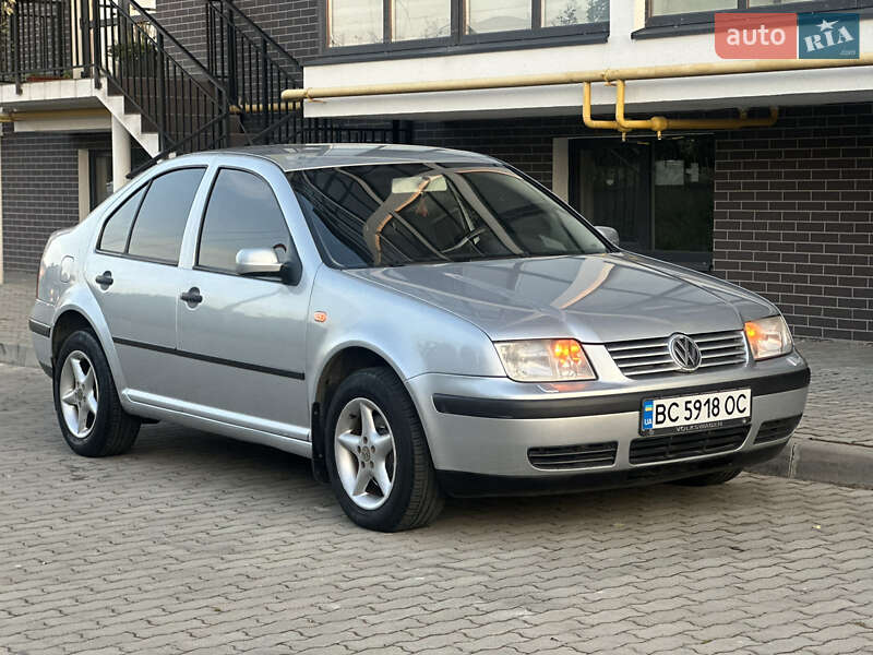 Седан Volkswagen Bora 2003 в Жовкві