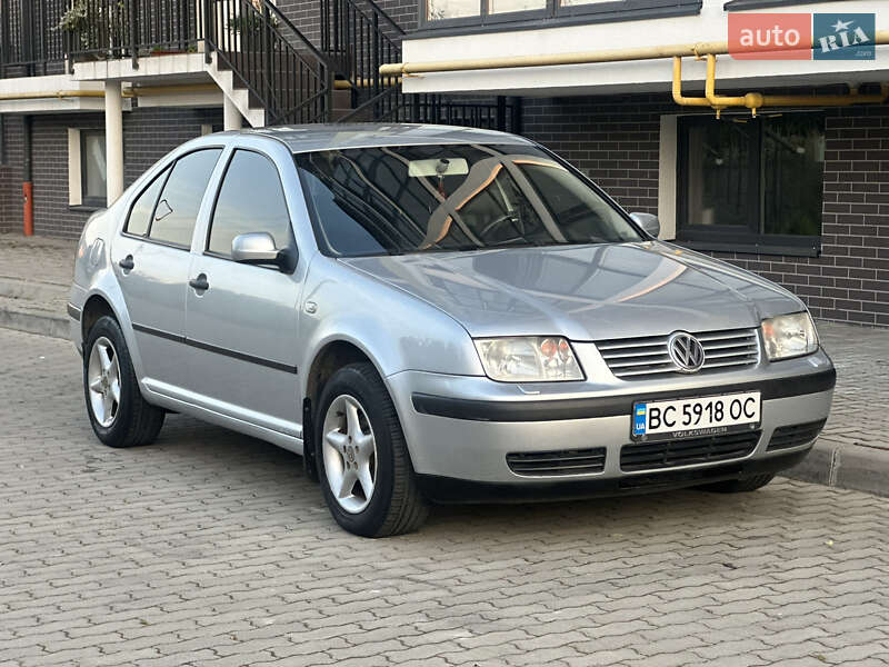 Седан Volkswagen Bora 2003 в Жовкві
